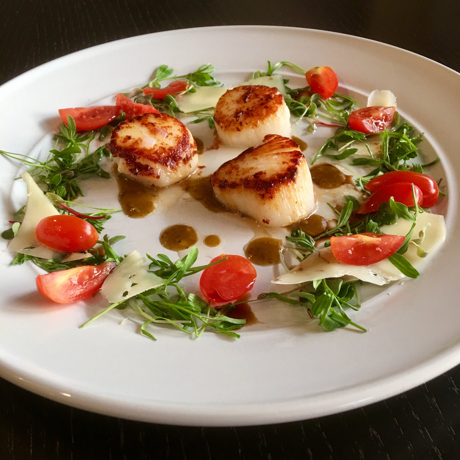 Gindo's Hot Sauce Recipe Pan Seared Scallops Arugula Shaved Parmesan Cherry Tomatoes